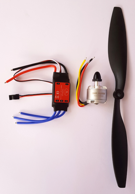 Sistema de propulsión (ESC, motor sin escobillas y hélice)